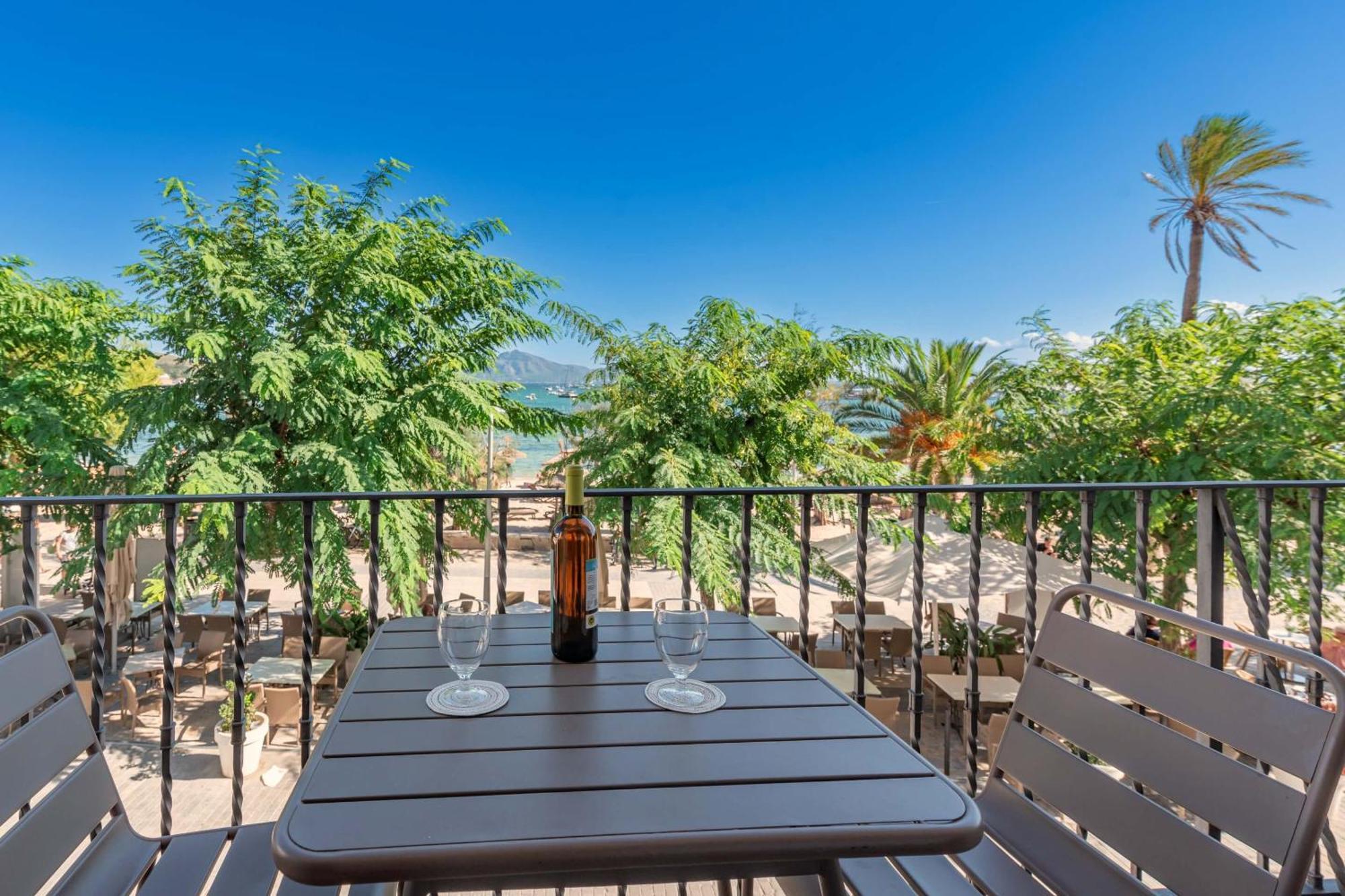 Vora Mar Beachfront Apartment By Sealand Villas Port de Pollença Eksteriør billede