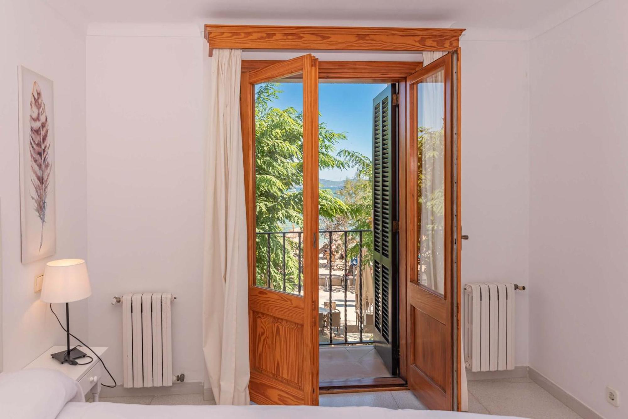 Vora Mar Beachfront Apartment By Sealand Villas Port de Pollença Eksteriør billede
